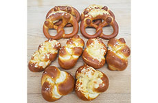 「ラウゲン ブレッツェル ブロートヒェン Laugen Brezel Brotchen」